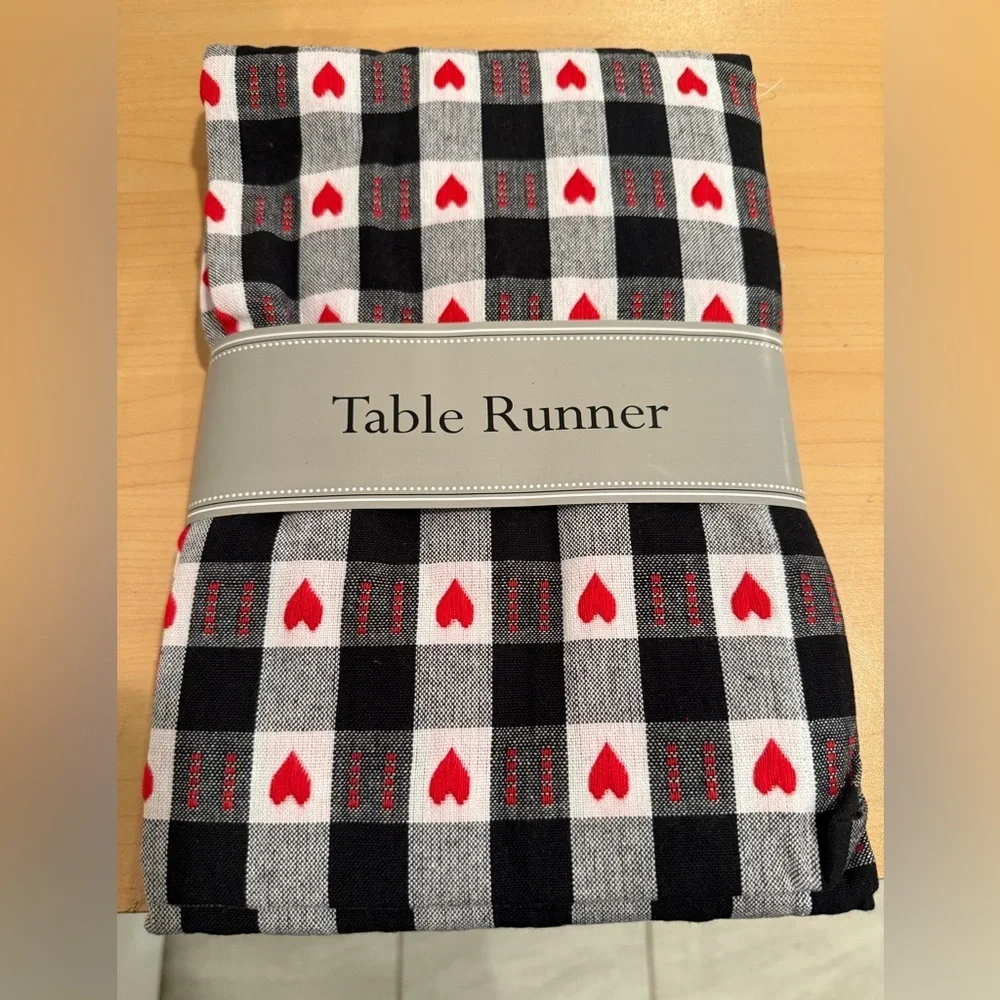 Hearts pattern Dobby Check Table Runner, 14